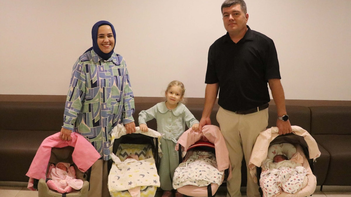 Antalya'da ikinci çocuk için tedaviye girdi: Dördüz doğurdu