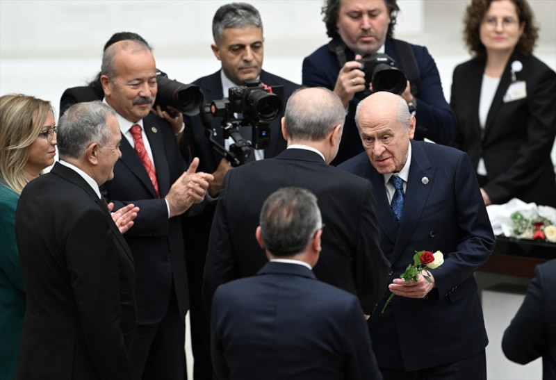 Cumhurbaşkanı Erdoğan, DEM Parti grubuyla tokalaştı