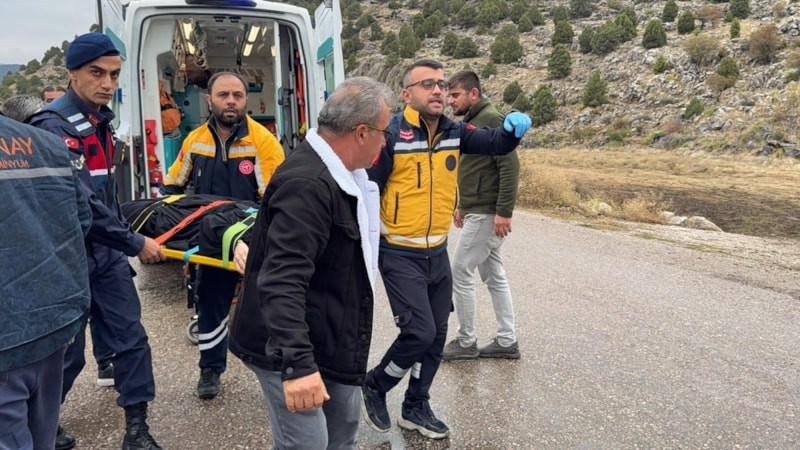Konya'da otomobil şarampole yuvarlandı
