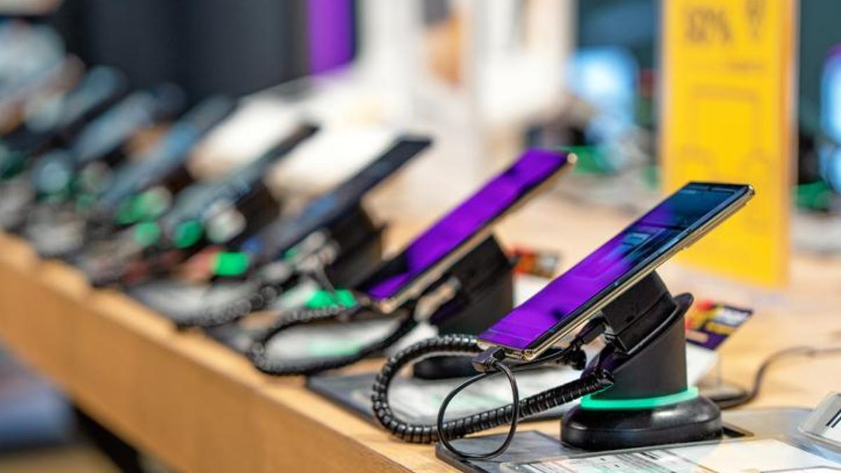 YERLİ TELEFON NE ZAMAN ÇIKACAK, NEREDE ÜRETİLECEK? Türkiye'de Üretilecek Yeni Akıllı Telefonun Özellikleri Ne? ASELSAN ve Türk Telekom'dan Ortak Hamle
