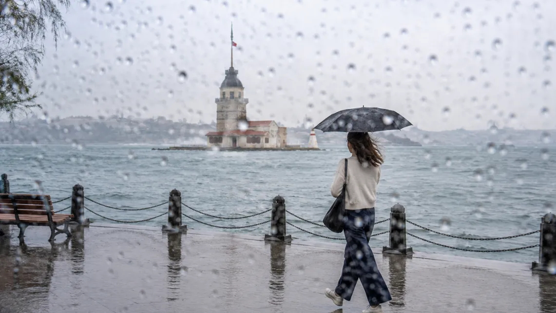 Yurdun dört bir yanında hava değişiyor! MGM'den kuvvetli rüzgar ve sağanak alarmı: Hangi iller listede?