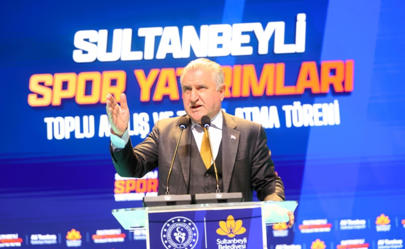 Sultanbeyli'de spor yatırımları için Toplu Açılış ve Temel Atma Töreni gerçekleştirildi