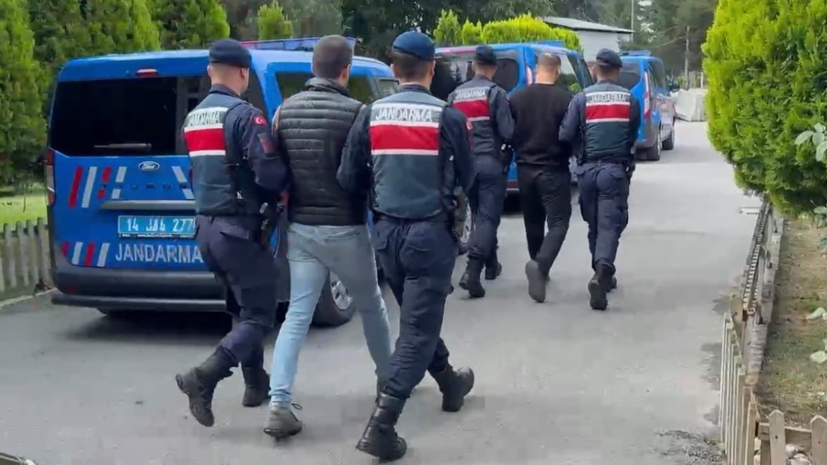 Bolu'da kendi ürettikleri sahte altınları kuyumcuya satanlar suçüstü yakalandı: 3 tutuklama