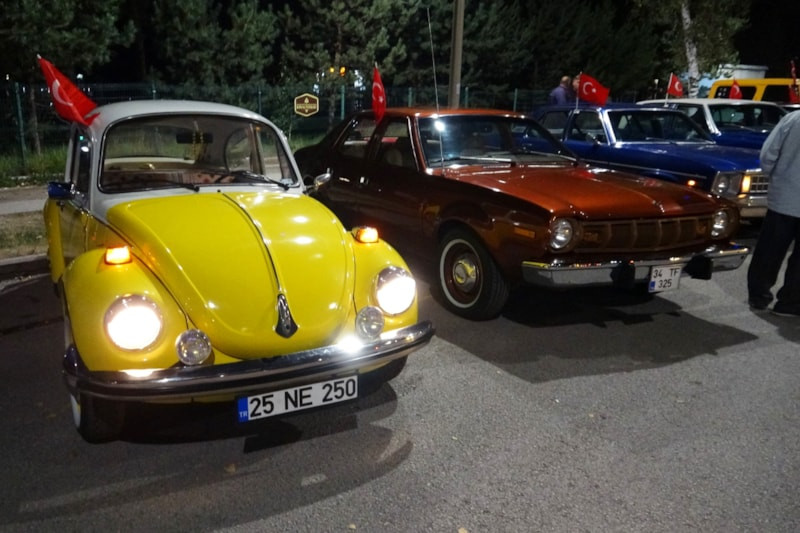 Erzurum'da klasik otomobil rüzgarı esti