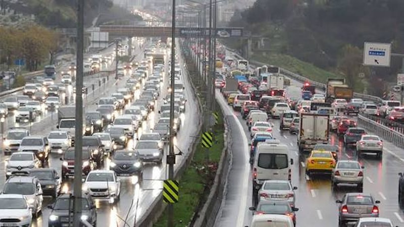 İstanbul'da trafik yoğunluğu akşam saatlerinde yüzde 89'a yükseldi