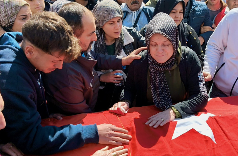 Maden göçüğünde yaşamını yitiren İsa Olcay son yolculuğuna uğurlandı