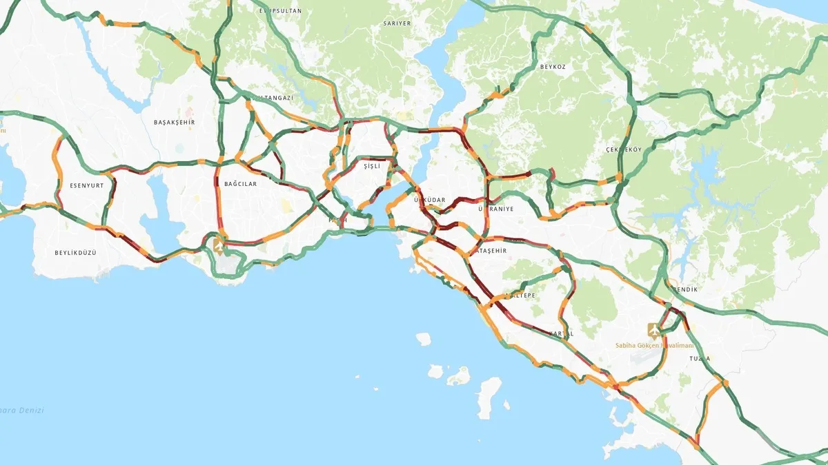 İstanbul'da yağmur trafiği vurdu! Yoğunluk yüzde 72'ye çıktı