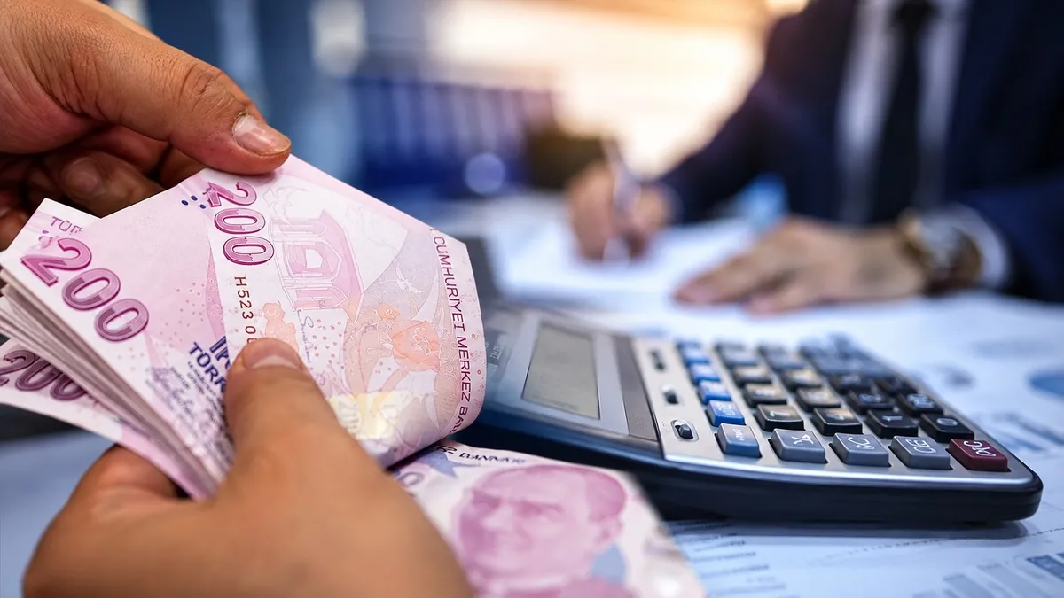 Memur ve emeklilerin Ocak 2027 zam oranı belli oluyor: En düşük memur maaşı 75 bin 877 liraya dayandı