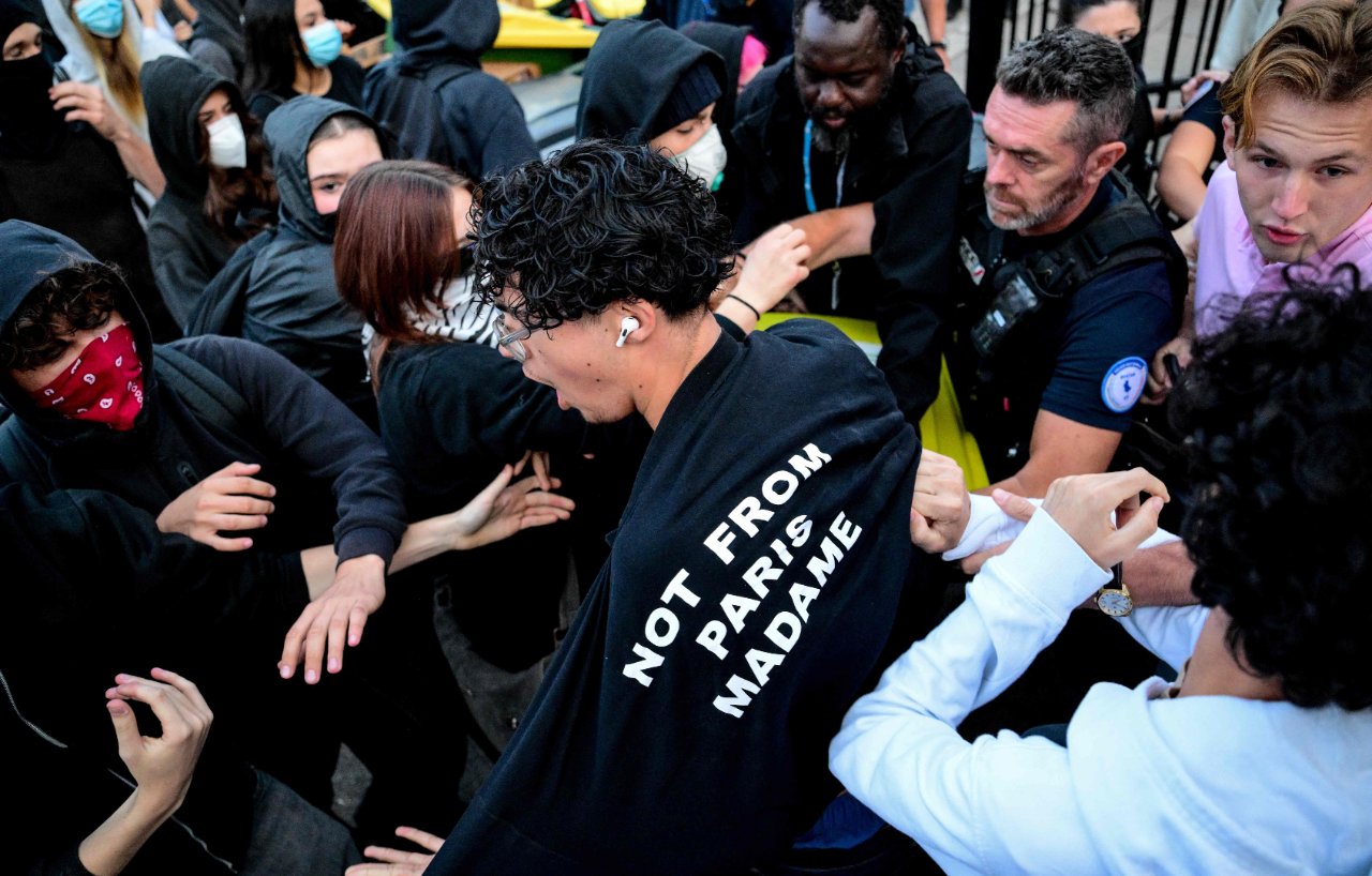 Fransa'da Gen Z isyanı büyüyor! Yüzlerce lise kilitlendi, Macron'dan acil durum kararı