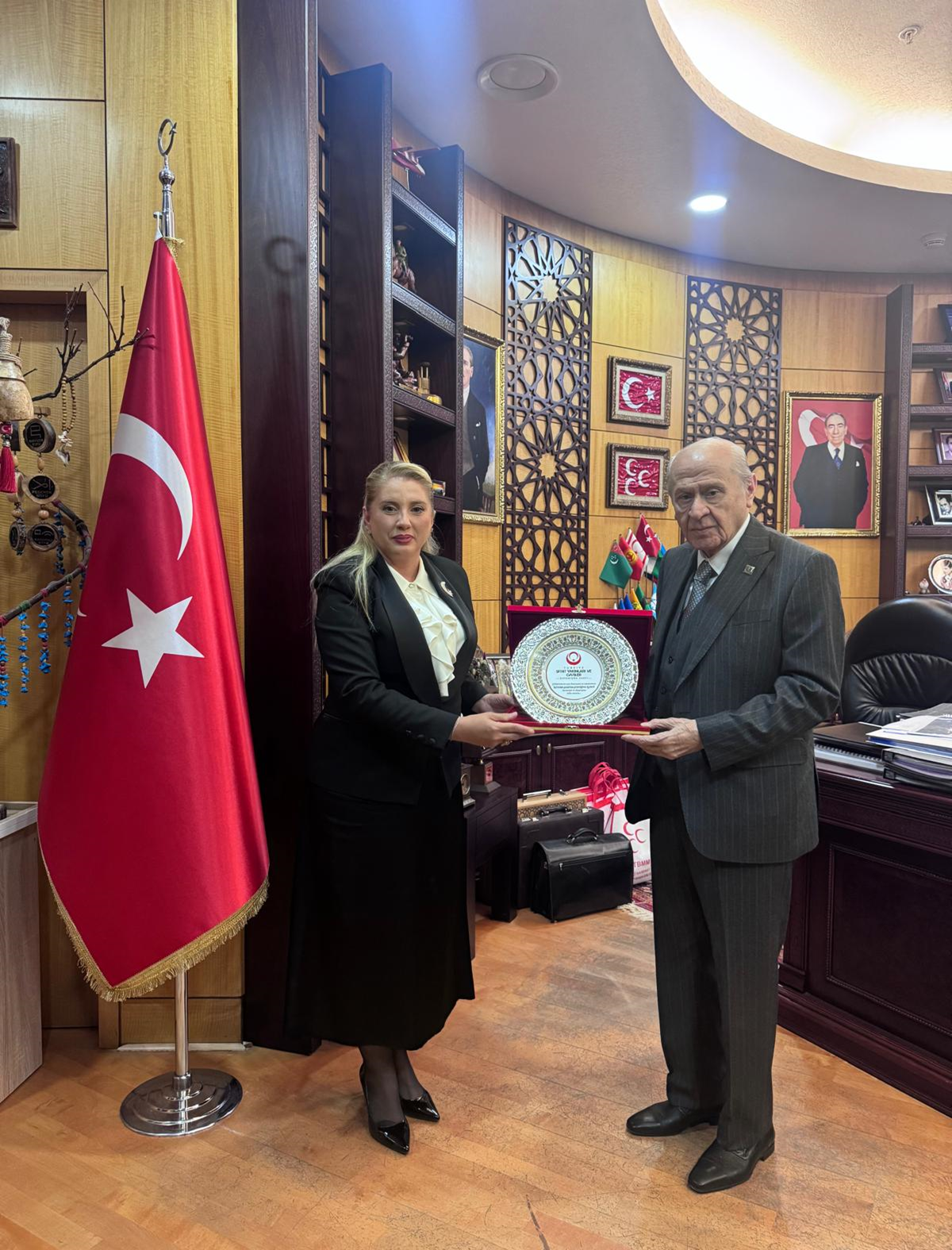 MHP lideri Bahçeli, Türkiye Şehit Yakınları ve Gaziler Dayanışma Vakfı Başkanı Gürs ile görüştü