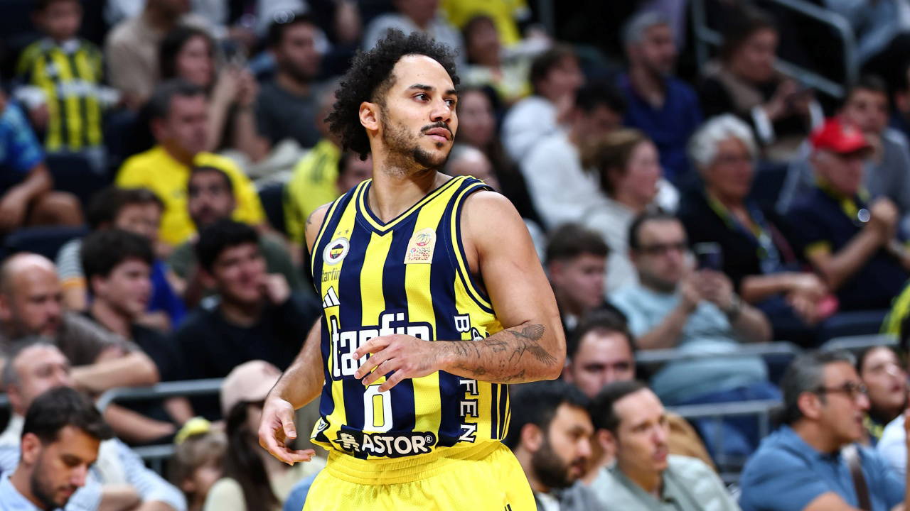Shane Larkin bir ilki yaşadı: Fenerbahçe Tarfin evinde kazandı!