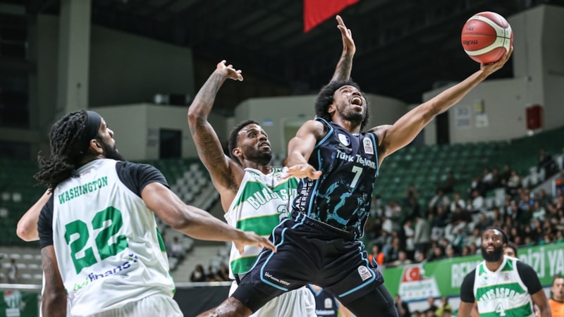 Türk Telekom, Bursaspor Basketbol karşısında galip geldi