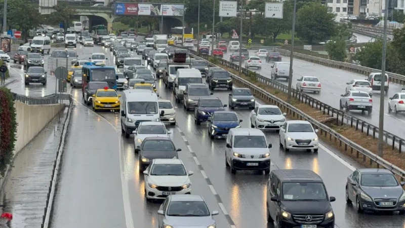 İstanbul'un trafik açmazı: Bir yılda 12 gün boşa gidiyor