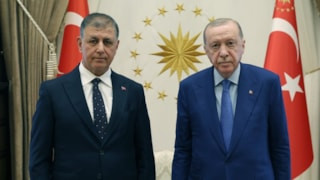 İzmir'de CHP'li belediye başkanları AK Parti'ye katıldı: Muhalefette Özgür Özel'e tepki