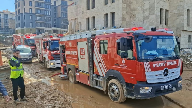 İstanbul'da şantiye alanında çıkan yangın panik yarattı