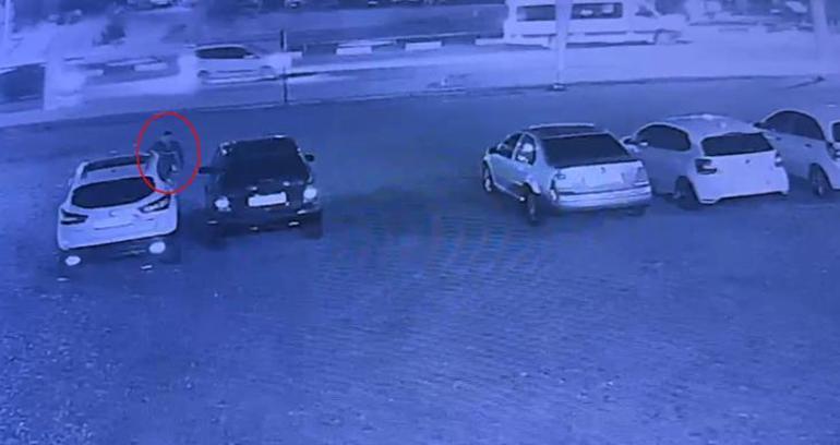 Antalya’da oto galeriye kundaklama! 6 otomobili benzin dökerek ateşe verdi, polise teslim oldu