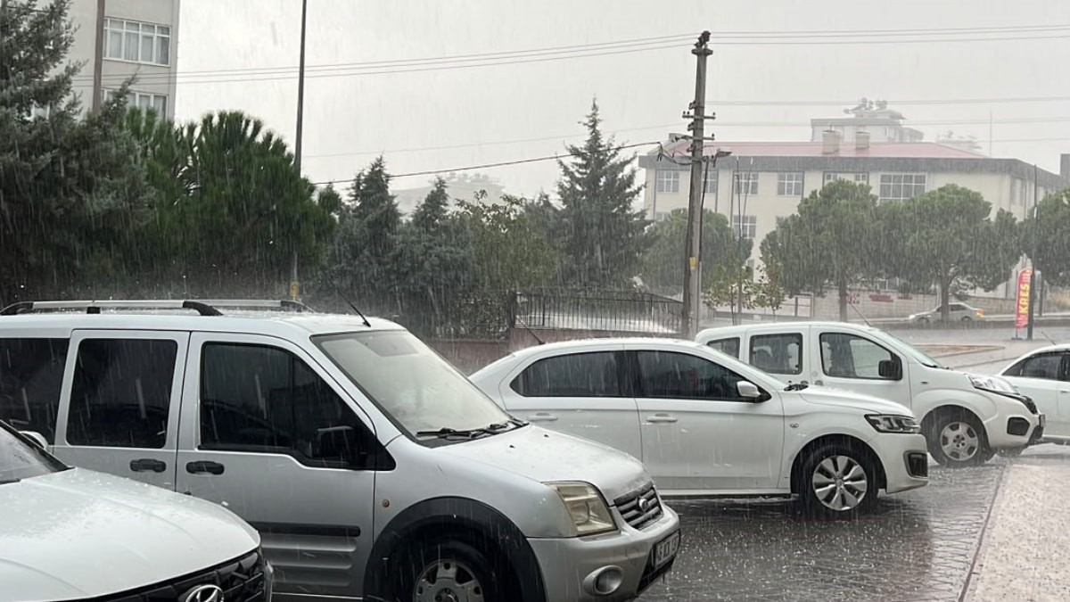 Kahramanmaraş'ta sağanak sonrası dolu yağışı