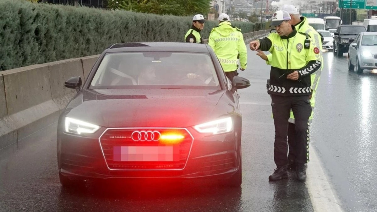 MHP’li Feti Yıldız’dan milletvekillerine 'çakar' uyarısı