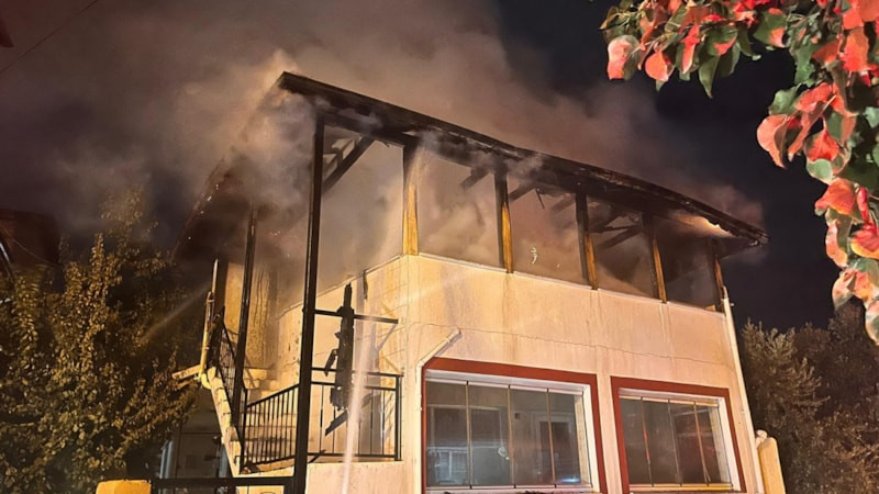 Manisa'da gece saatlerinde yangın paniği