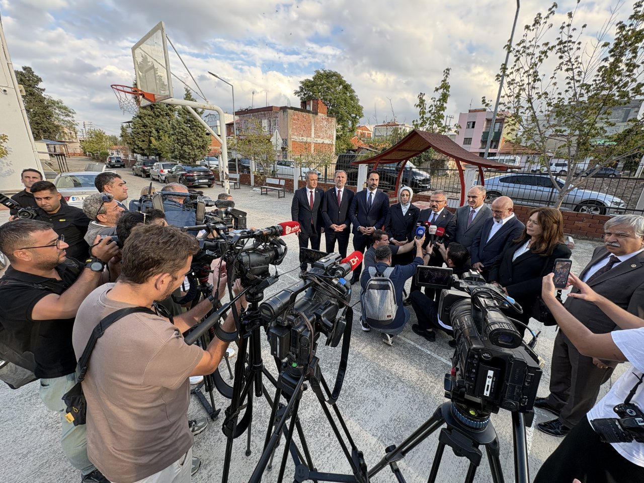 TEHLİKE EVDE BAŞLIYOR