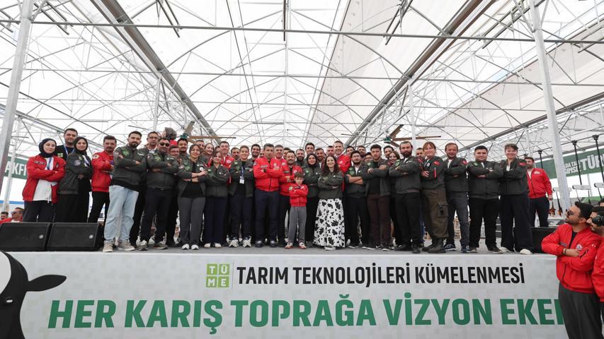 Bakan Bayraktar, TEKNOFEST Güneydoğu’da gençlere seslendi: Türkiye, sizlerle beraber enerjide bağımsız bir ülke olacak