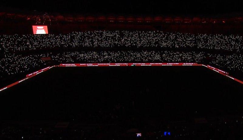 Konyaspor - Filistin maçında duygusal anlar: Sahaya oyuncaklar atıldı