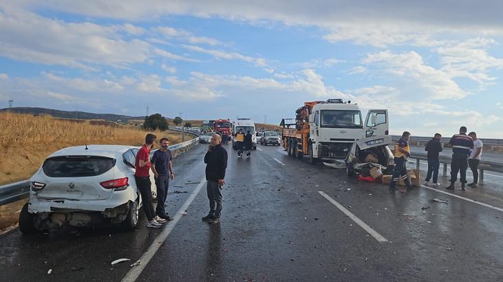 Adıyaman'da zincirleme trafik kazası: 4 araç karıştı, 6 yaralı