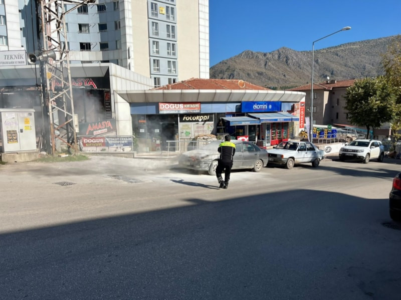 Amasya'da KPSS'ye girdi, aracı yandı