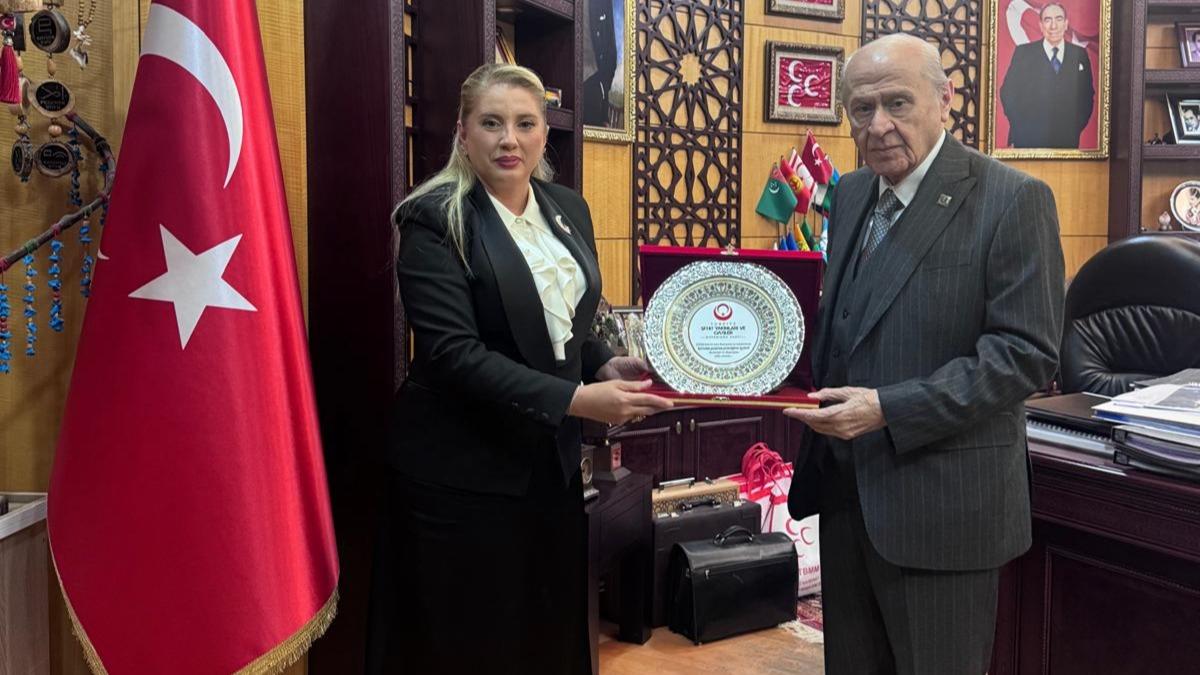 MHP lideri Bahçeli, Türkiye Şehit Yakınları ve Gaziler Dayanışma Vakfı Başkanı Gürs ile görüştü