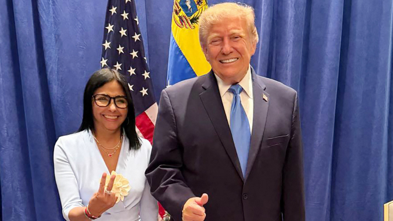 Trump ile Rodriguez ilk kez yüz yüze: 'Tarihi' görüşme