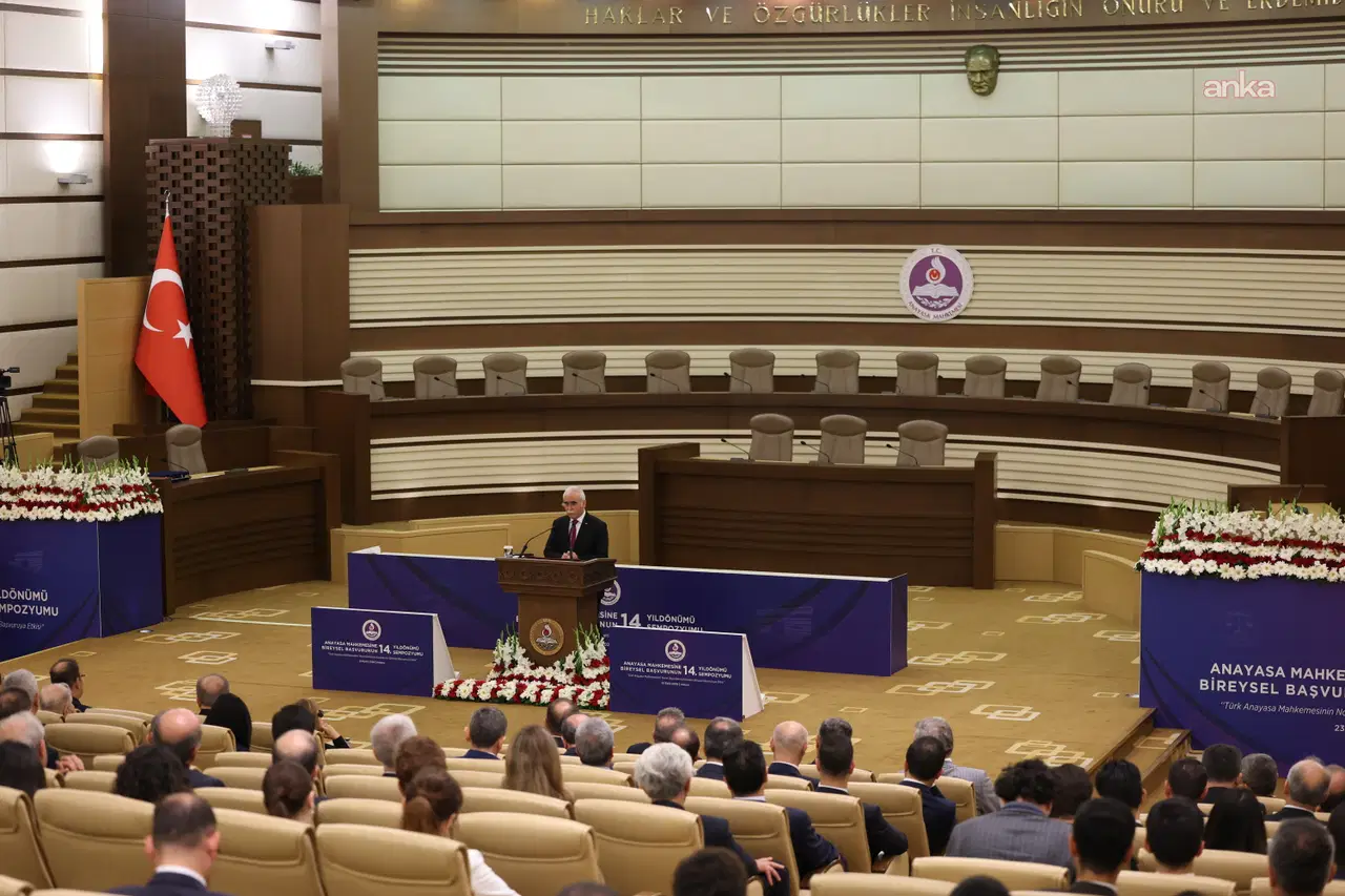 AYM Başkanı Kadir Özkaya, hakim ve savcılara seslendi: 'İnsanlar arasında hükmederken, adaletle hükmetmek zorundayız'