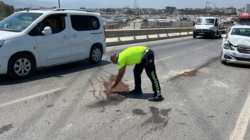 Hatay'da trafik polisinden takdir toplayan davranış