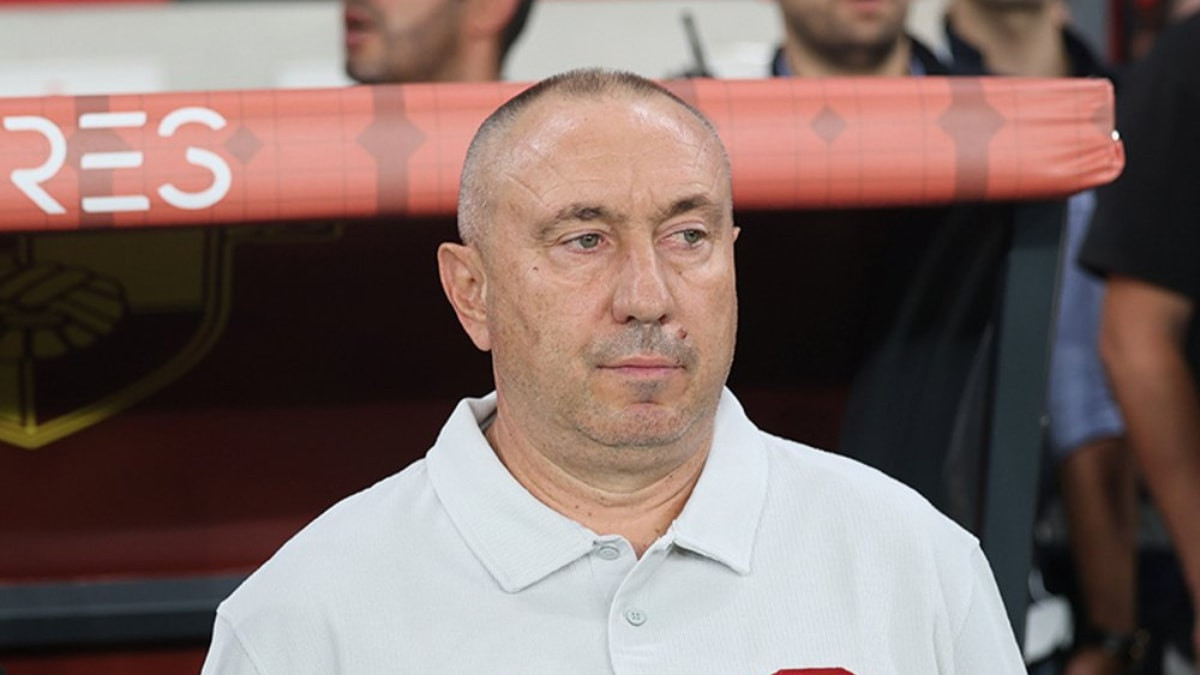 Göztepe, Stanimir Stoilov ile yola devam dedi!