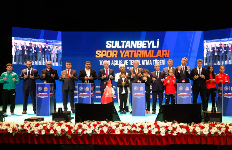 Sultanbeyli'de spor yatırımları için Toplu Açılış ve Temel Atma Töreni gerçekleştirildi