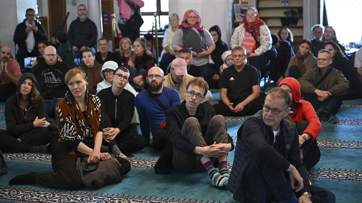 Almanya'da camilerin kapıları gayrimüslim ziyaretçilere açıldı