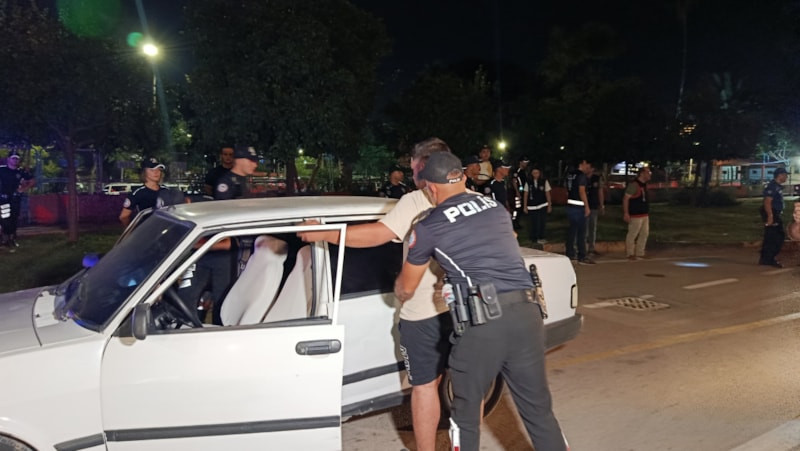 Adana’da huzur ve güven uygulaması: 66 aranan şahıs yakalandı