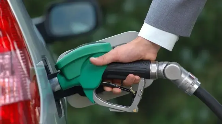Depoyu dolduracaklar dikkat! Motorine zam ya da indirim var mı? 4 Ekim akaryakıt fiyat listesi
