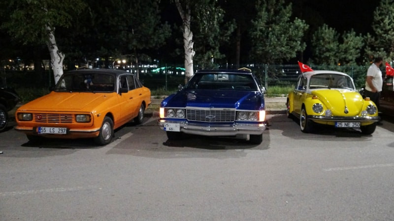 Erzurum'da klasik otomobil rüzgarı esti