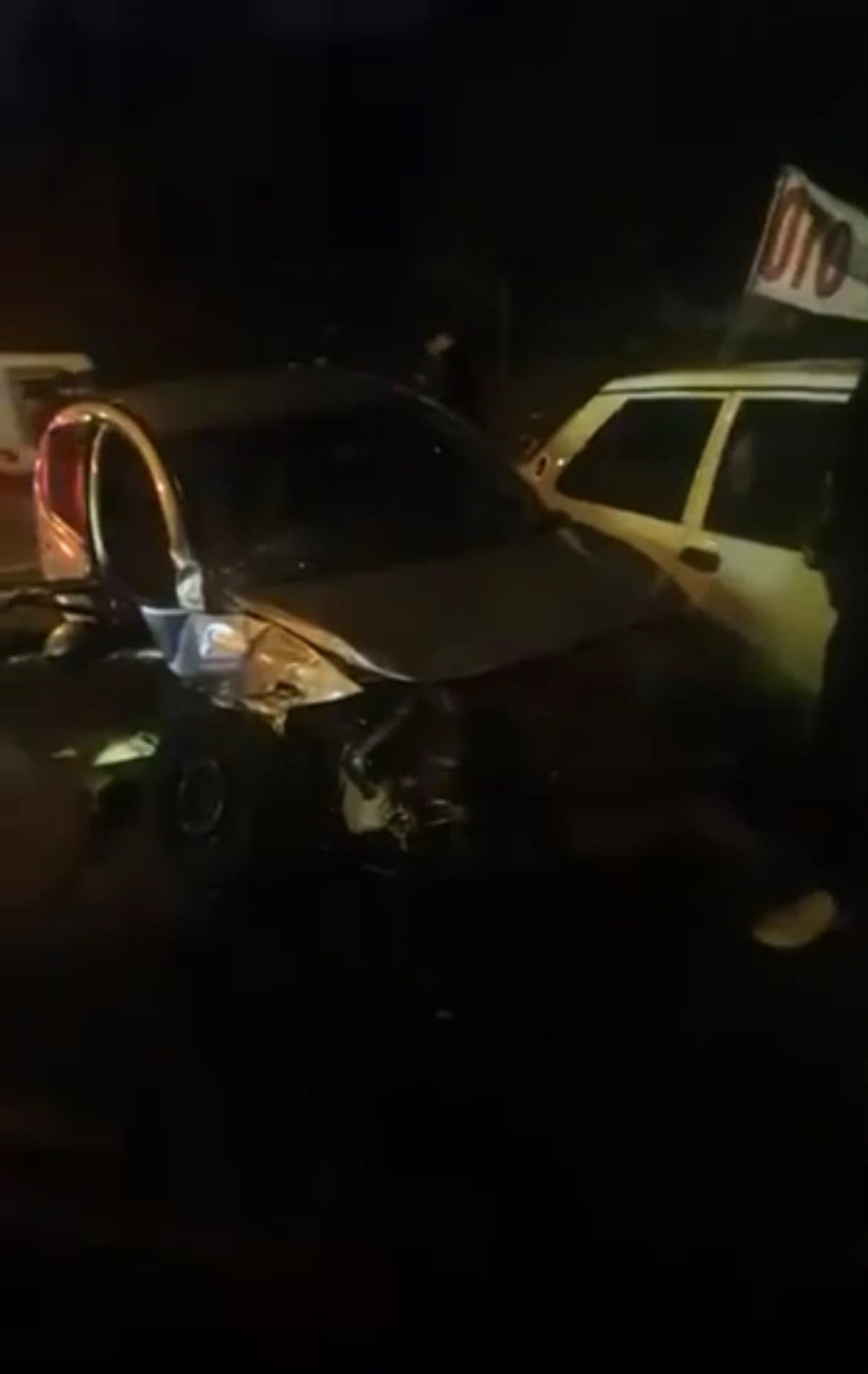 Sarıyer’de savaş alanını aratmayan kaza: 6 araç hasar gördü: 3 yaralı