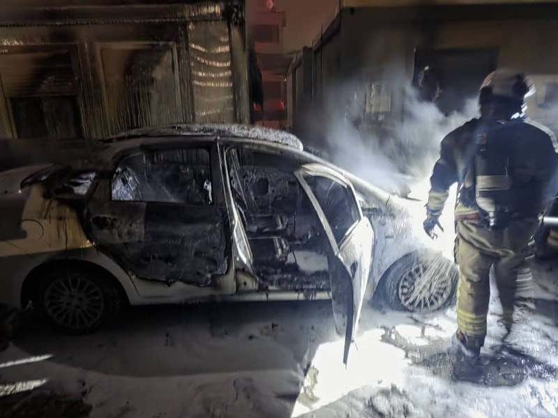 Hatay'da çalamadıkları otomobili yaktılar