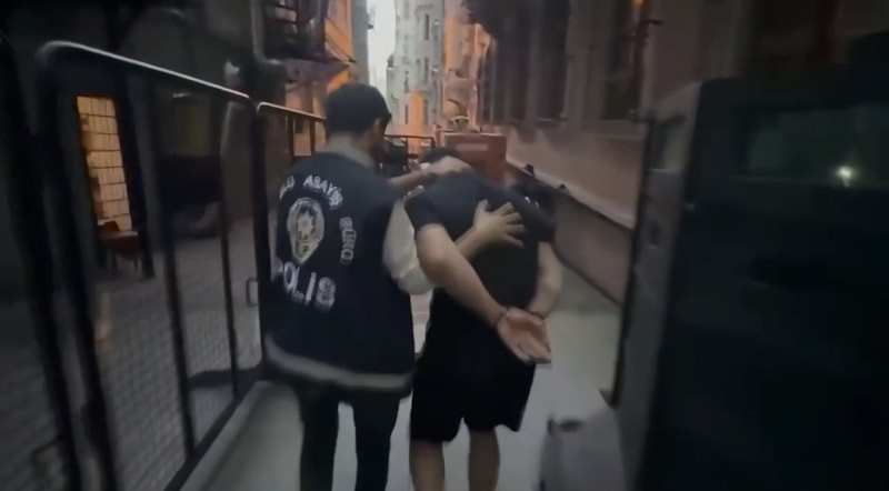 İstanbul'da 'yan bakma' kavgasında darbedilip kanlar içinde kaldı: Her şeyim patladı