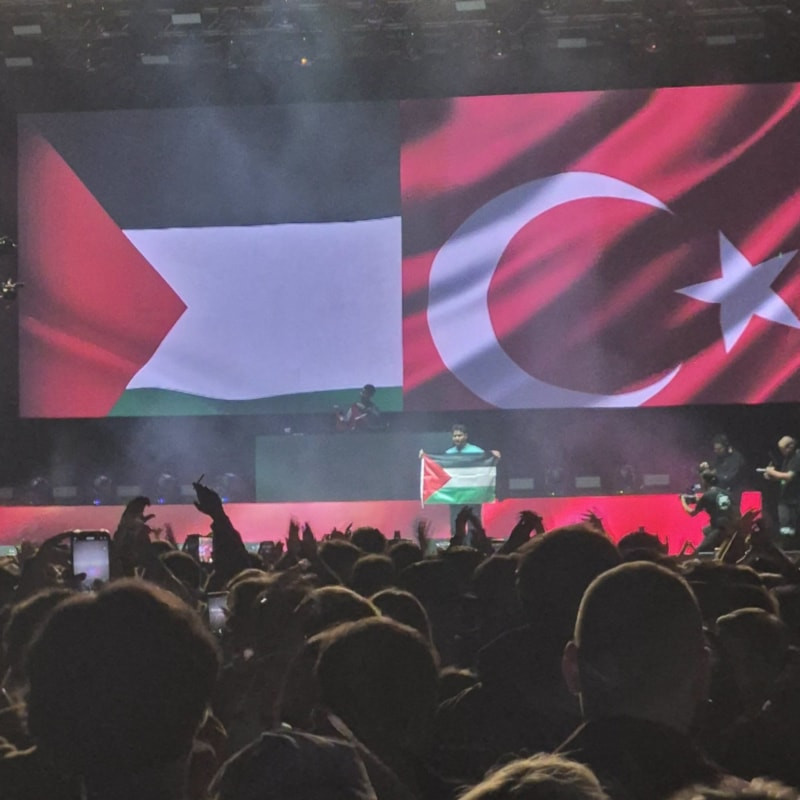 Lvbel C5: Rabbim Gazzeli kardeşlerimizle namaz kılmayı nasip eylesin