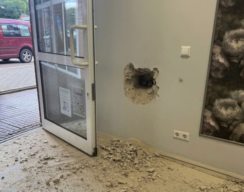 Almanya’da bankaya girmeyi başaramayan hırsızlar, Türk kuaförü soydu