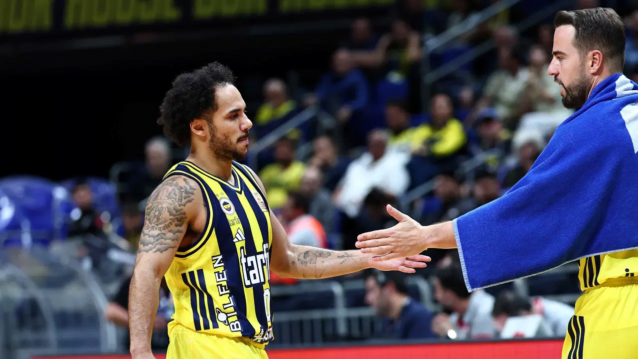 Shane Larkin bir ilki yaşadı: Fenerbahçe Tarfin evinde kazandı!