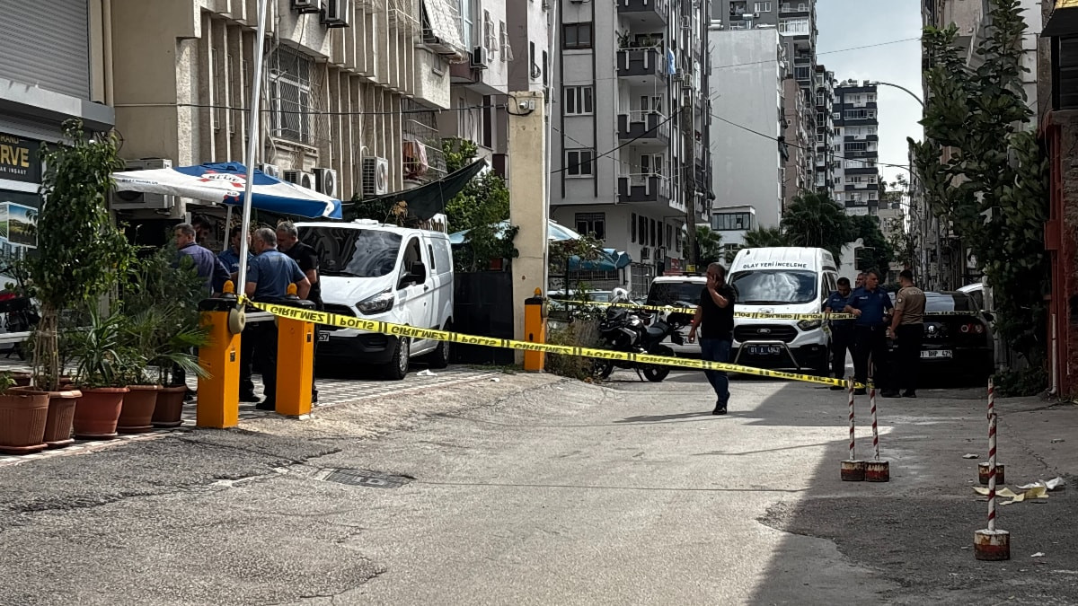 Adana'da iş yeri önünde silahlı saldırıda bir kişi hayatını kaybetti