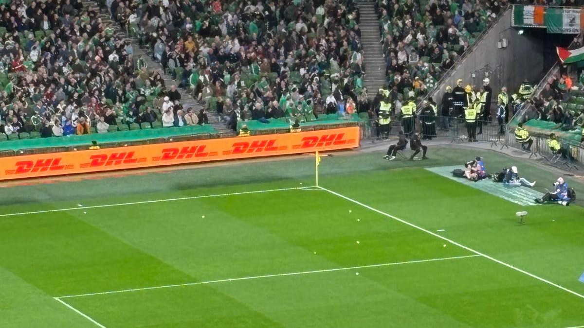 İrlandalı taraftarlardan Filistin bayraklı tenis toplarıyla İsrail protestosu!