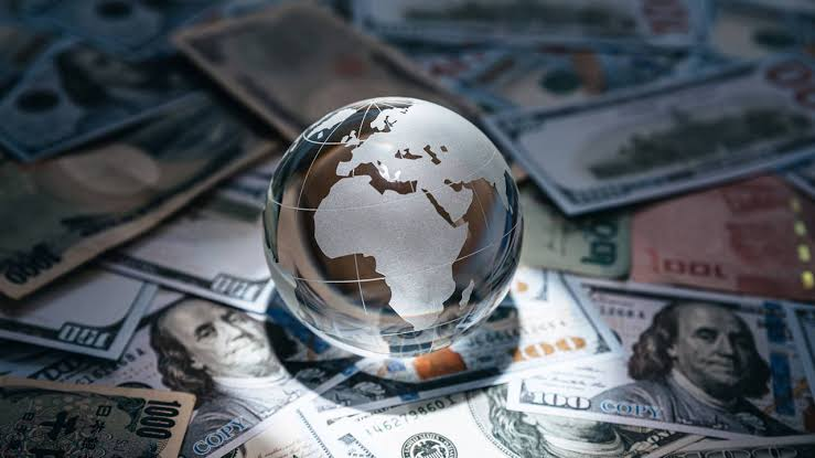Fitch Ratings'ten dikkat çeken rapor! Küresel ekonomi 2026'da yüzde kaç büyüyecek?