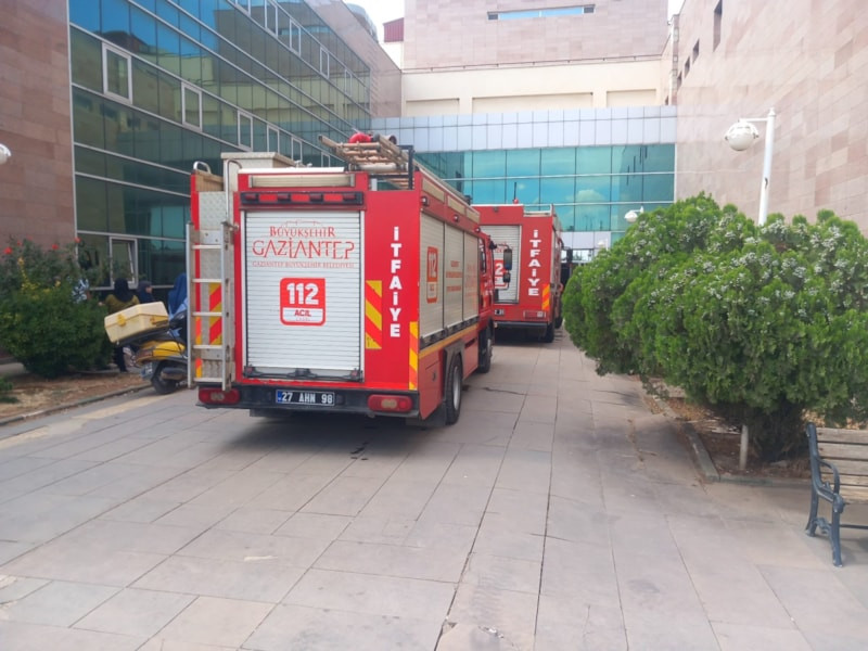 Gaziantep'te hastanenin bodrum katında çıkan yangın paniğe neden oldu