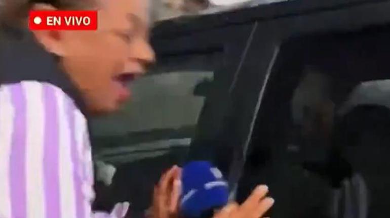 Canlı yayında feci kaza! Muhabirle kameraman aracın altında kaldı: Dehşet anı kamerada