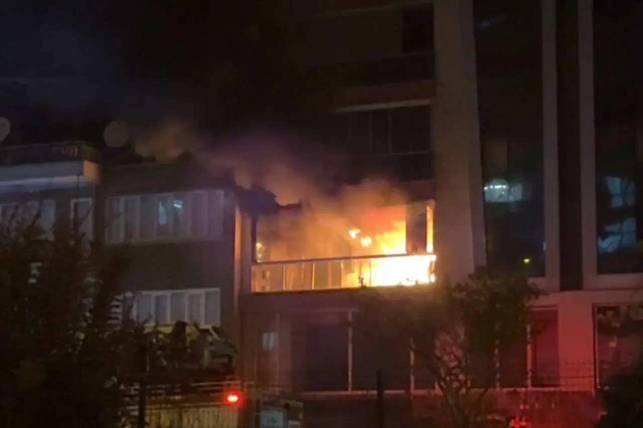 Aydın’da 9 katlı binada yangın: Mahsur kalan 5 kişi dumandan etkilendi